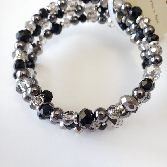Silver and black chrystal memory wire wrap bracelet - Picture 6 of 7